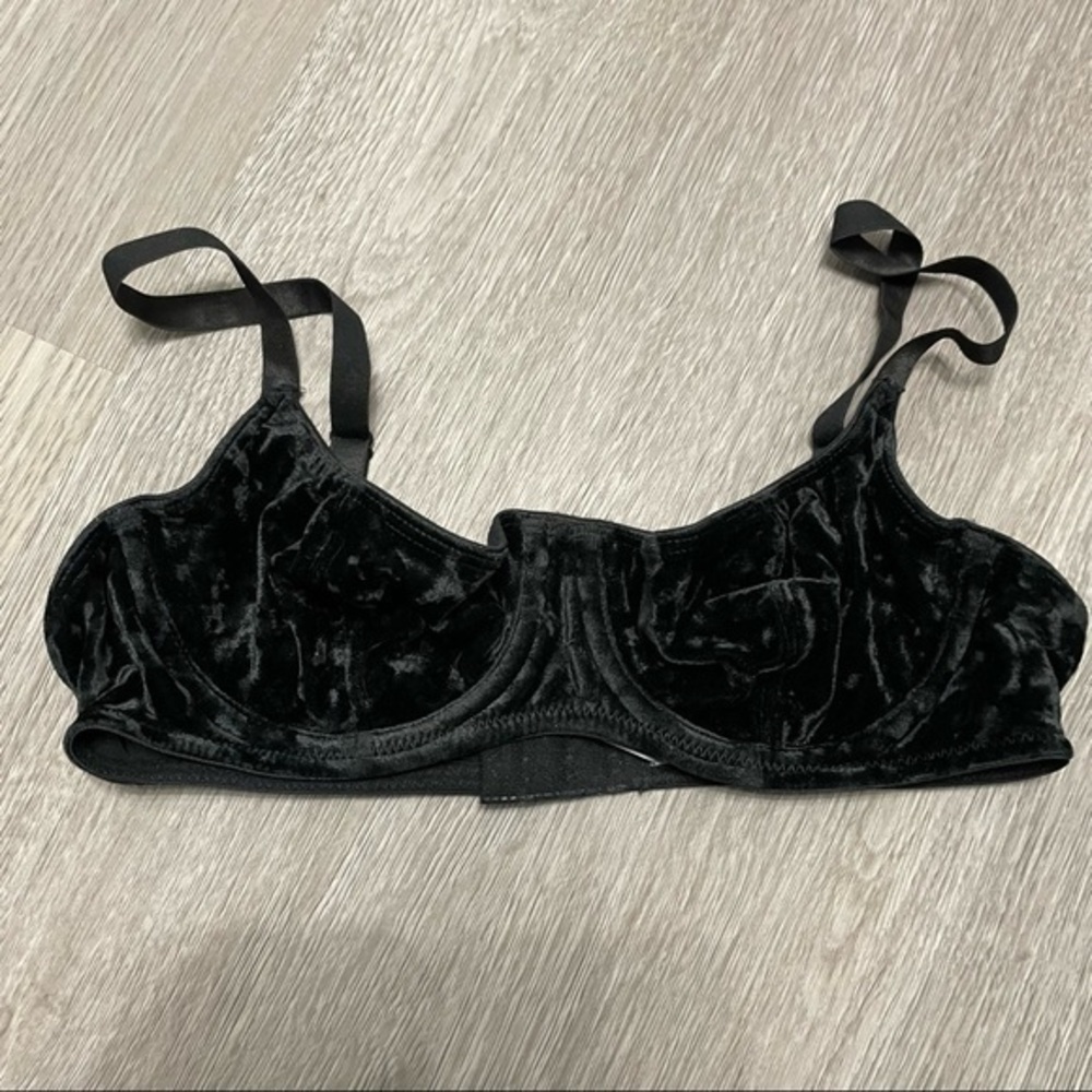 Victoria’s‎ Secret Velvet Demi Black Wired Bra 34B